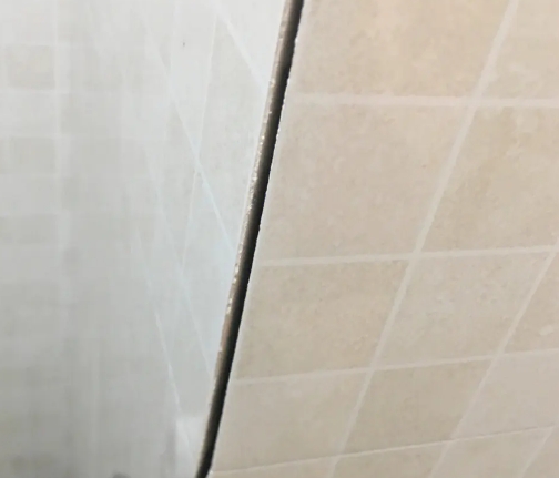 徐水瓷砖空鼓维修公司分享阳台瓷砖脱落的修复过程可以分为以下几个步骤